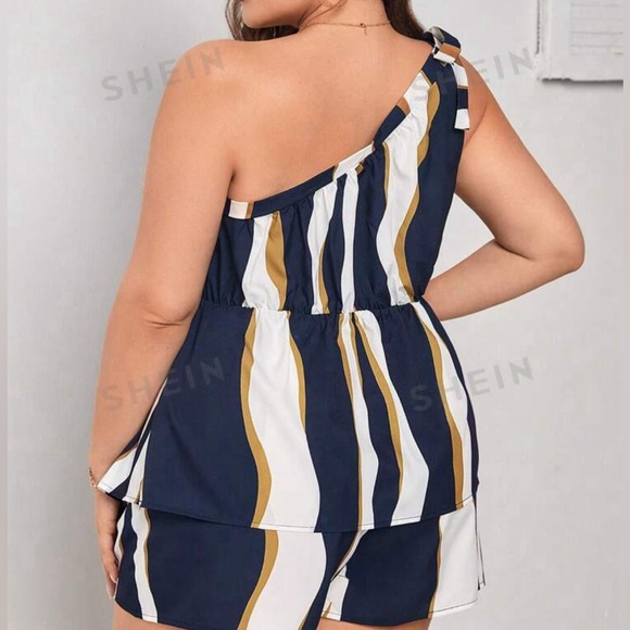 Color block One Shoulder Set - Picture 3 of 5